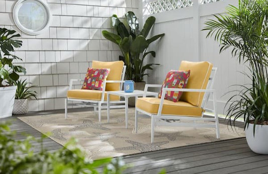 Conjunto para exteriores de acero blanco Willow Cay de 3 piezas con cojines amarillos